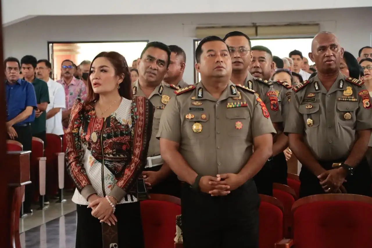 Kapolresta Ambon Dampingi Kapolda Maluku dalam Kegiatan Minggu kasih di Gereja Maranatha