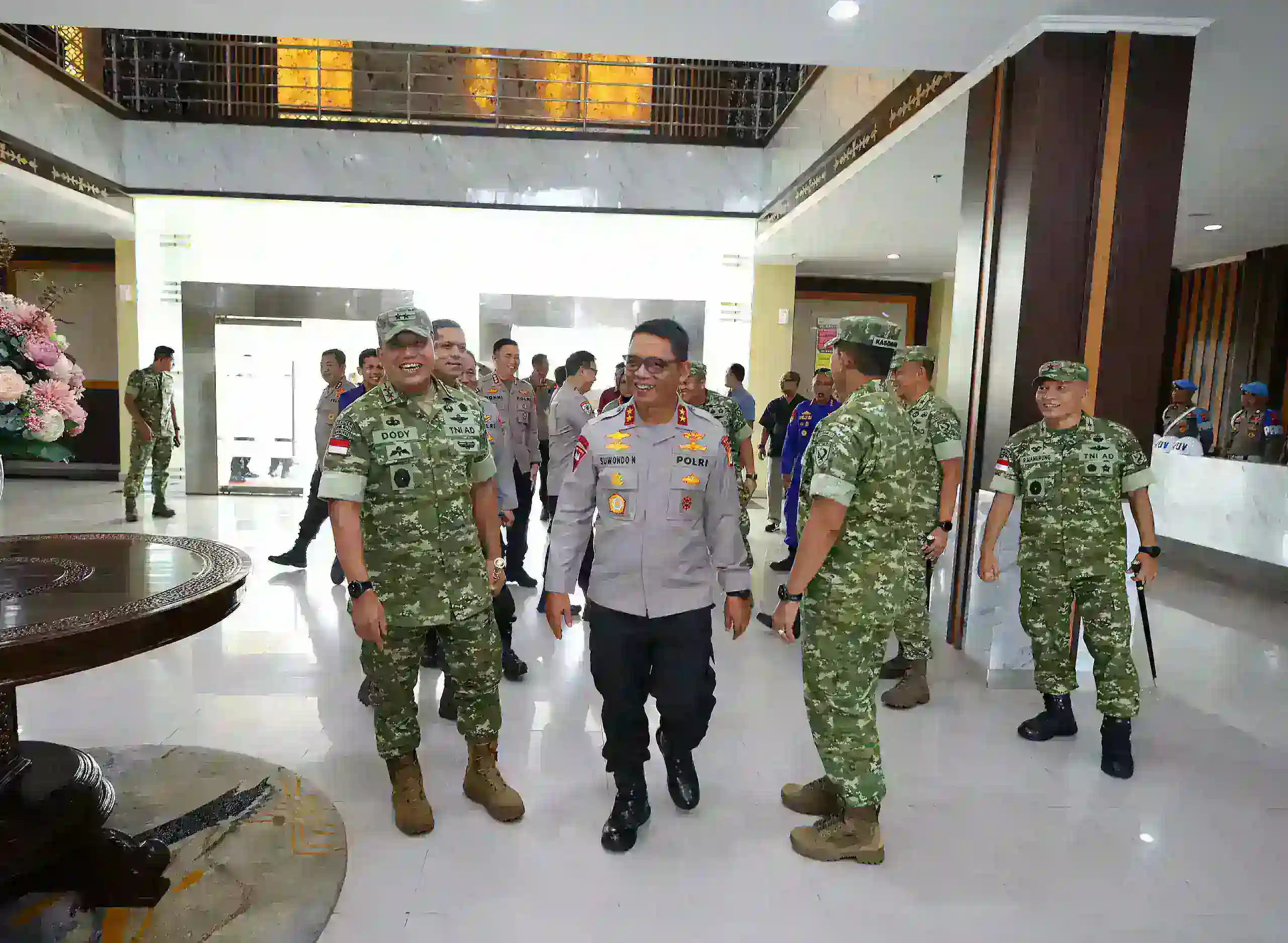 Kapolda Maluku dan Pangdam XV/Pattimura Perkuat Soliditas TNI-Polri, Kedepankan Sinergi dan Respons Cepat Jaga Stabilitas Keamanan