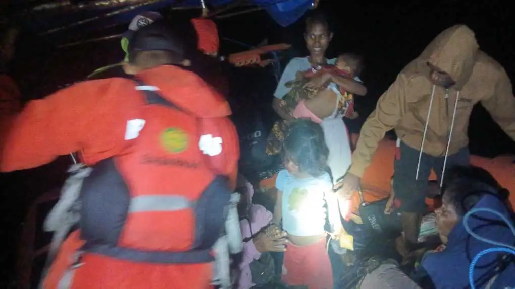 Alami Mati Mesin di Perairan Pulau Babi, Kapal Kayu Berpenumpang 15 Orang Berhasil Diselamatkan