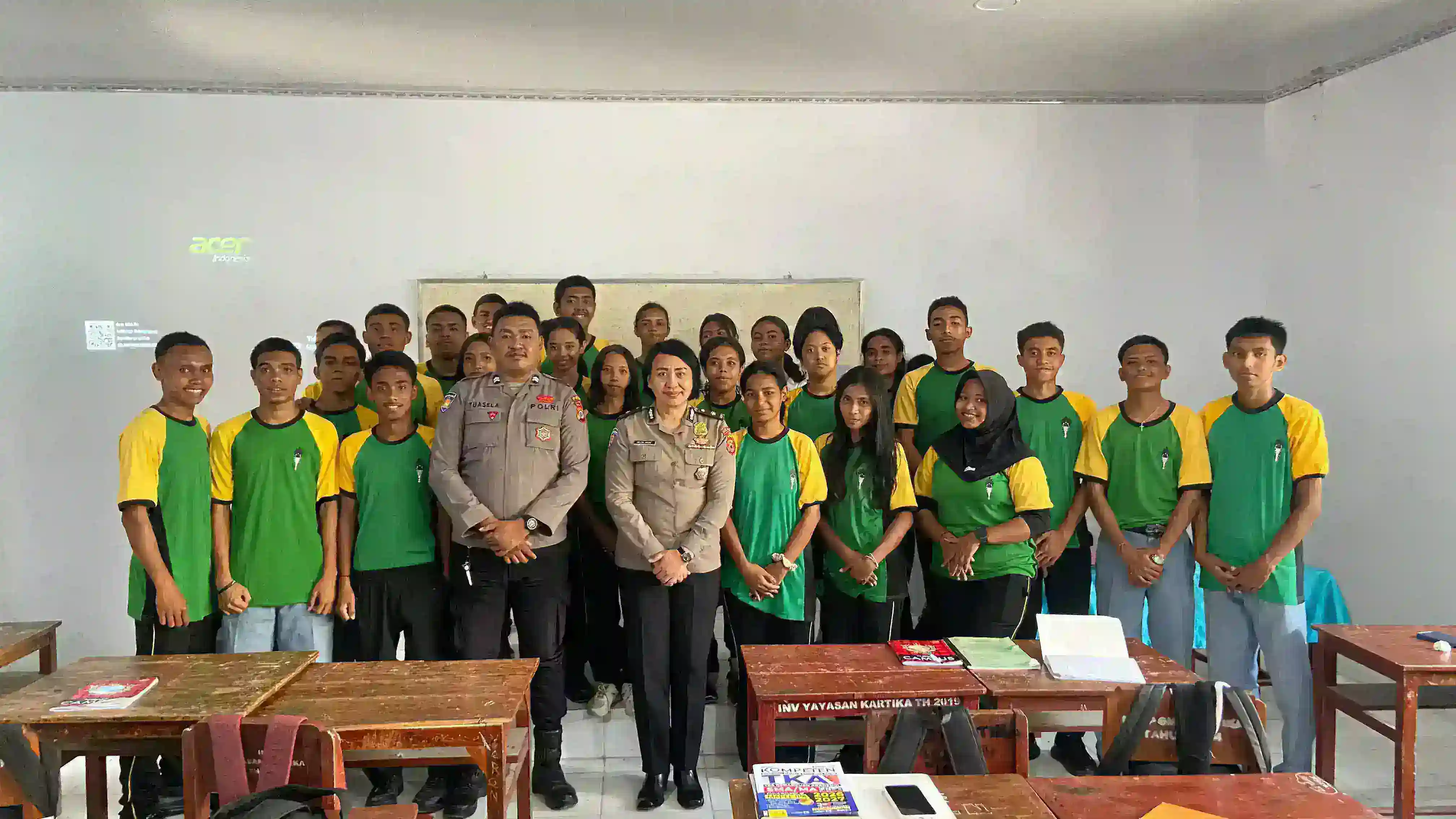Polisi Mengajar Program Inovasi Kapolda Maluku, Pelajar Dibekali Etika Pergaulan hingga Bijak Bermedia Sosial