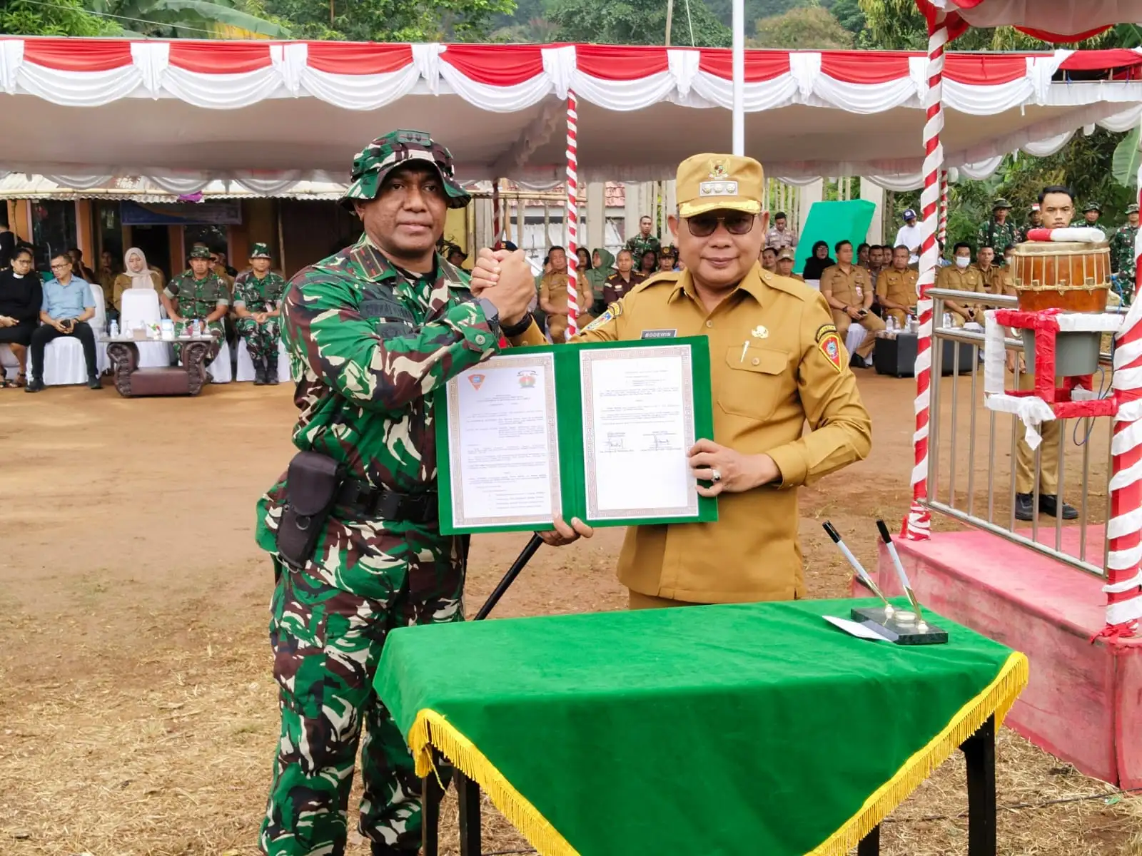 Waspada Kebakaran Dan Pastikan Air Bersih, Pesan Tegas Wali Kota di Pembukaan TMMD ke-130 Di Dusun Seri Negeri Urimessing