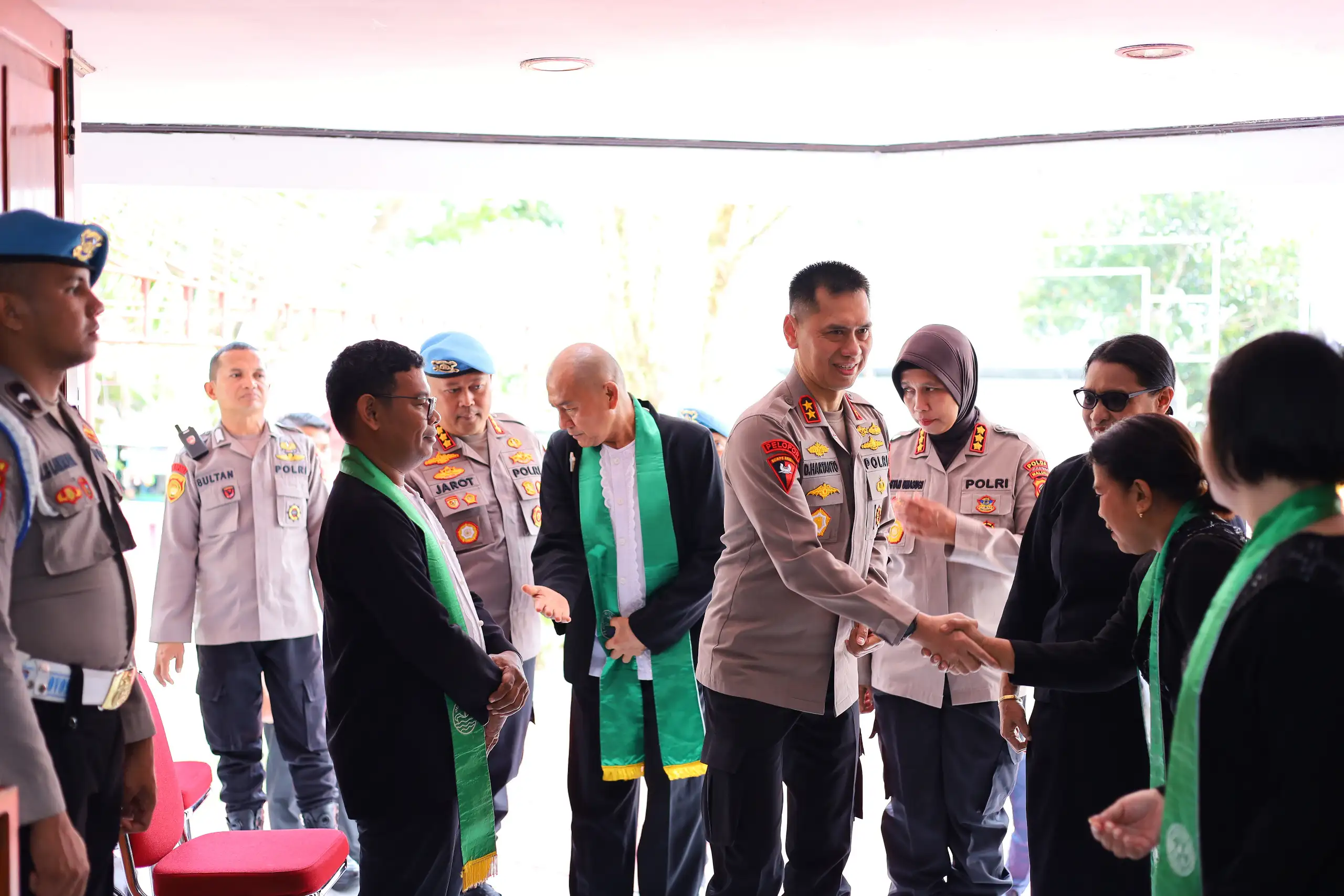 Safari Kamtibmas di Gereja Efrata, Kapolda Maluku Ajak Warga Rawat Kedamaian dan Lindungi Generasi Muda