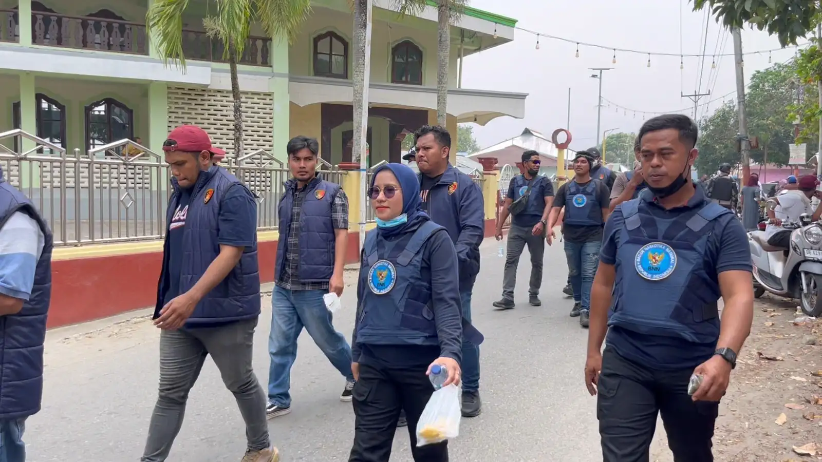 Perkuat Penegakan Hukum Narkotika, Dirresnarkoba Pimpin Operasi Penggerebekan Lokasi yang Diduga Jadi Sarang Narkoba di Hitu