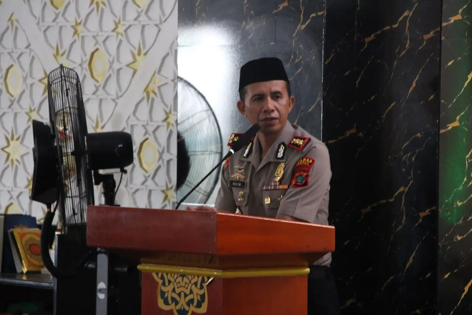 Dari Mimbar Jumat, Kapolres Fakfak Titipkan Pesan Persatuan dan Keamanan