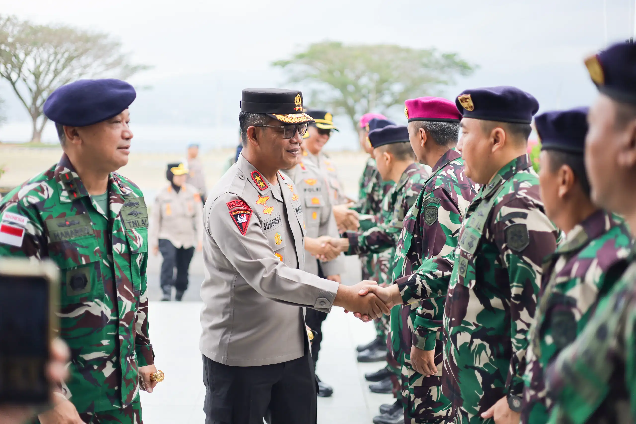 Perkuat Soliditas TNI–Polri di Maluku, Kapolda Suwondo Nainggolan dan Dankodaeral 9 Sepakat Tingkatkan Kolaborasi Pengamanan